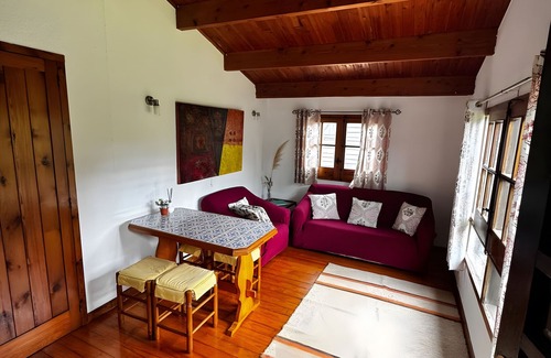 O Rosal Station Balnéaire | Holiday Home 'Rosal Lodge' with Mountain View, Shared Pool and Wi-Fi