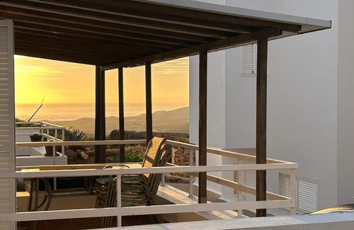 Presillas Bajas Maison | Holiday Home 'Rous' with Sea View, Private Pool and Wi-Fi