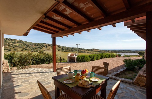 Siniscola Maison | Maison de vacances 'S'ena E Mammai' avec vue sur la mer, jardin, terrasse et Wi-Fi