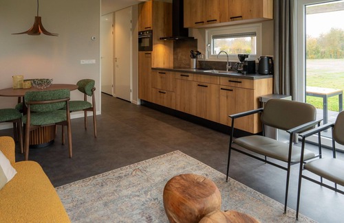 Sint Nicolaasga Maison | Holiday home surrounded by water and forest