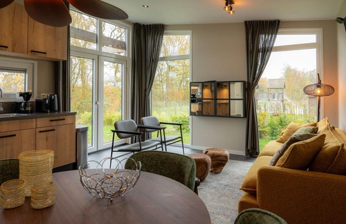 Sint Nicolaasga Maison | Holiday home surrounded by water and forest