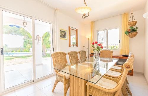 El Roc de Sant Gaieta Maison | Holiday Home Santiago - RDB100 by Interhome