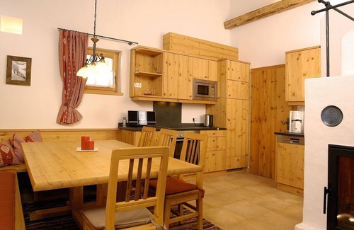 Hochkrimml Maison | Holiday Home 'Silberleiten' with Mountain View, Private Garden and Wi-Fi