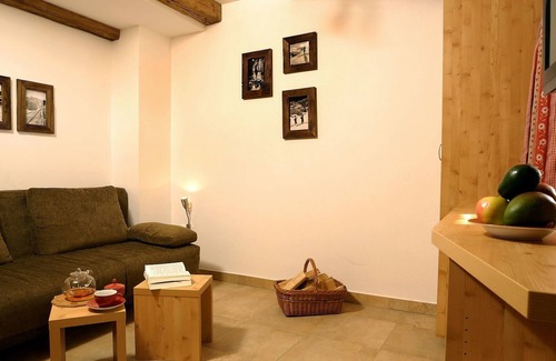 Hochkrimml Maison | Holiday Home 'Silberleiten' with Mountain View, Private Garden and Wi-Fi