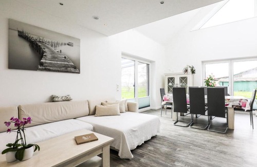 Wanna Maison | Holiday Home Sonnenschein by Interhome
