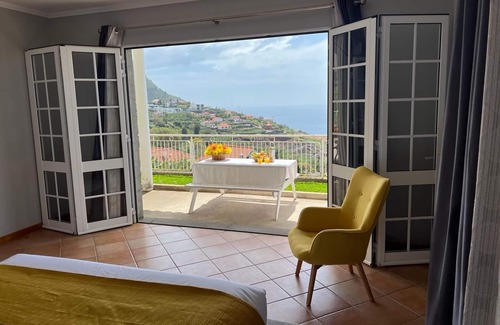 Arco da Calheta Maison | Holiday Home 'Spring House' with Sea View, Private Terrace and Wi-Fi