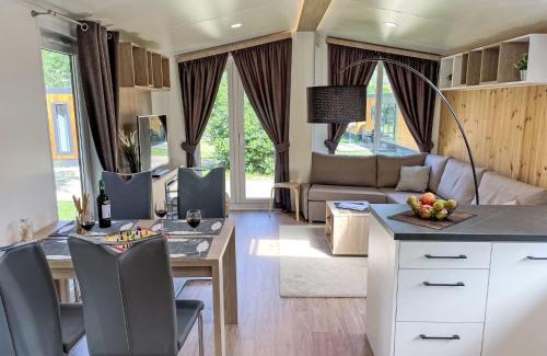 Riedenburg Maison | Holiday Home Tiny Haus Drei Burgen by Interhome