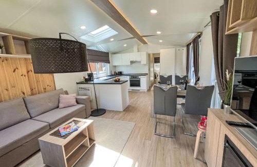 Riedenburg Maison | Holiday Home Tiny Haus Drei Burgen by Interhome