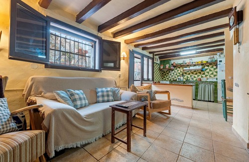 El Lloar Maison | Holiday Home 'Tranquil' with Mountain View, Wi-Fi and Air Conditioning