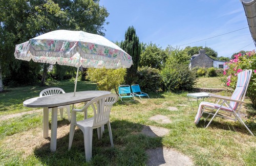 Rosporden Maison | Holiday Home 'Ty Bihan' with Private Terrace and Private Garden