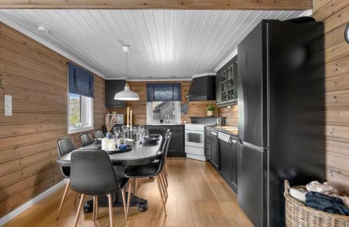 Tjaldal Maison | Holiday Home Utsikten by Interhome