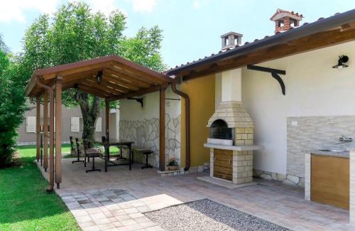 Marceljani Maison | Holiday Home Verbanac by Interhome