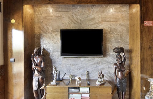 Oliveira De Azemeis Maison | Holiday Home 'Vila Soares' with Private Pool, Private Terrace and Wi-Fi