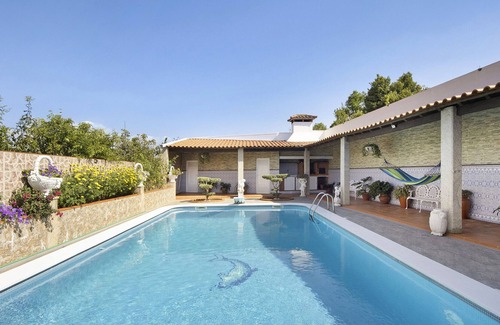 Oliveira De Azemeis Maison | Holiday Home 'Vila Soares' with Private Pool, Private Terrace and Wi-Fi
