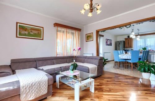 Pican Maison | Holiday Home Villa Helena by Interhome