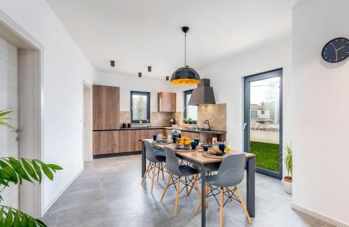 Vrznaveri Maison | Holiday Home Villa Isabela by Interhome