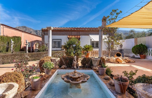 Niguelas Villa | Maison de vacances 'Villa Verde' avec vue sur les montagnes, piscine privée et Wi-Fi