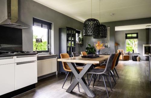 Vlagtwedde Maison | Holiday Home Vosseberghuis Prestige & Outdoor Spa by Interhome