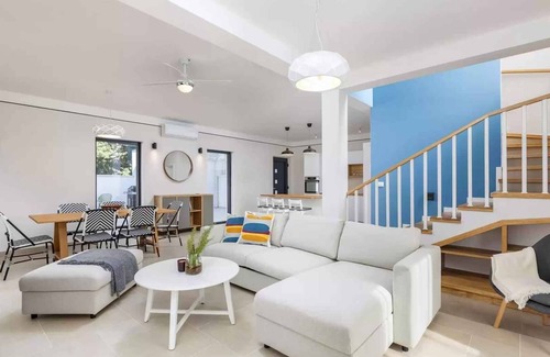 Barbariga Maison | Maison de vacances avec air conditionné et une piscine extérieure