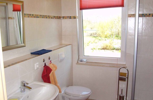 Gustow Maison | Holiday home with garden and terrace, 800 m to beach