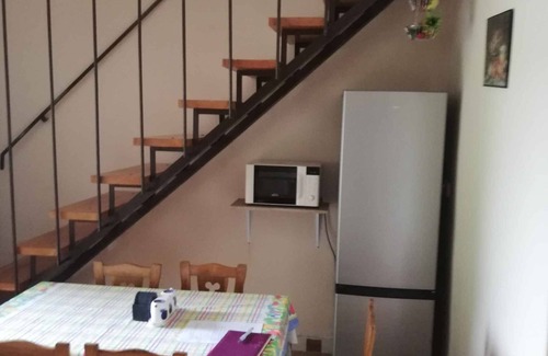 Keszthely Maison | Maison de vacances avec grand jardin, aire de jeux pour enfants et parking fermé.