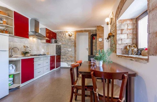 Peresiji Maison | Maison de vacances avec piscine dans quartier calme