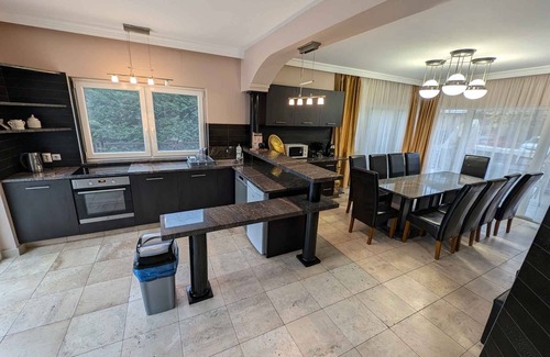 Siofok Maison | Maison de vacances avec piscine et jacuzzi à seulement 100 m de la plage