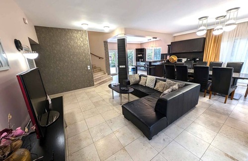 Siofok Maison | Maison de vacances avec piscine et jacuzzi à seulement 100 m de la plage