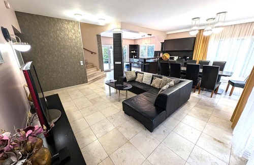 Siofok Maison | Maison de vacances avec piscine et jacuzzi à seulement 100 m de la plage
