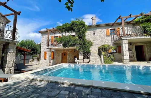 Gabonjin Maison | Maison de vacances avec piscine