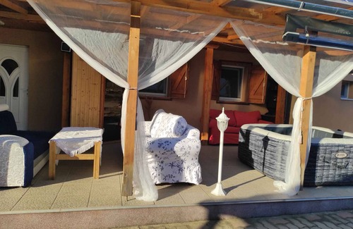 Kereki Maison | Maison de vacances avec WiFi, bain à remous, sauna infrarouge, piscine et aire de jeux pour enfants