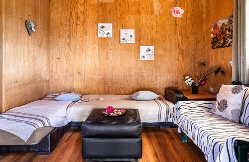 Paliki Maison | Maison de vacances "Maison en bois" avec vue sur les montagnes et jardin.