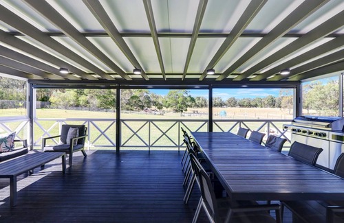 Falls Creek Maison | Holiday Homestead - Large Farm Stay Style Home
