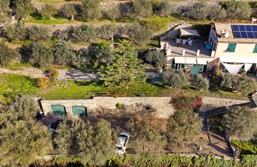 Pieve Ligure Maison | Maison de vacances "Casa Paradise" avec vue sur mer et jardin.