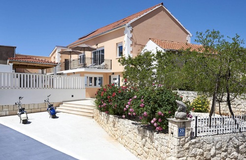 Marina Maison | Holiday house Cavela with private pool 3 km from the beach
