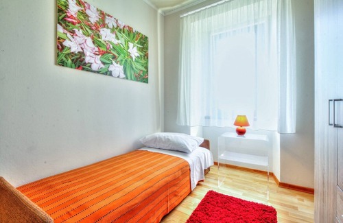 Dajla Maison | Maison de vacances Flora 8 Chambres avec Jardin Clôturé