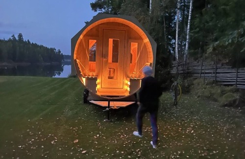 Boxholm Cottage | Maison de vacances dans un endroit ensoleillé à la Somme, ponton privé et le bateau, bonne possibilité de pêche