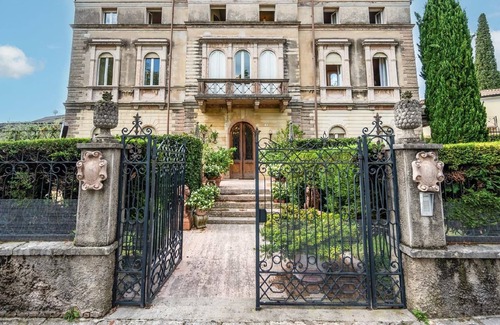 Caprino Veronese Maison | Holiday house Caprino Veronese for 1 - 13 persons with 7 bedrooms - Holiday home