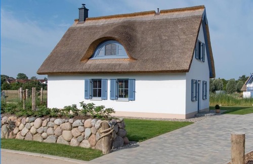 Parow Appartement | Holiday house "Lagom" with garden furniture and beach chair