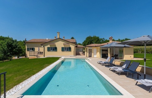 Heki Maison | Holiday House Mateo with Private Pool
