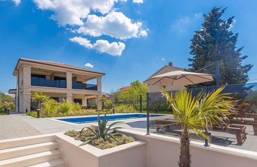 Brzac Maison | Holiday house MYSTIQUE