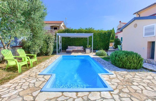 Linardici Maison | Maison de vacances NIKA avec piscine et jacuzzi