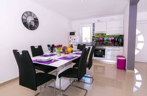 Skrbcici Villa | Maison Pink (63091-K1)