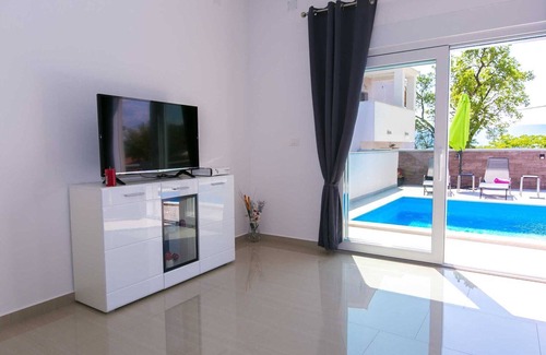 Skrbcici Villa | Maison Pink (63091-K1)
