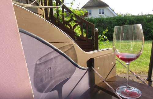 Putbus Maison | Maison de vacances au toit de chaume dans la réserve de biosphère avec jardin, terrasse, sauna bio