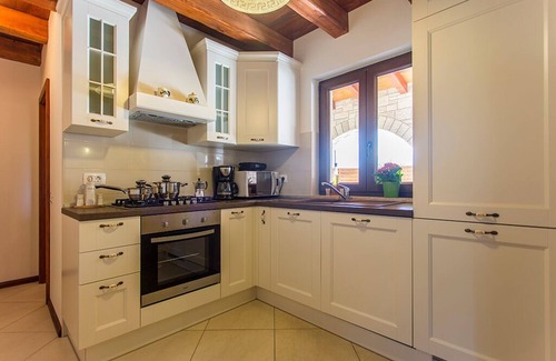 Bicici Maison | Holiday house with a private swimming pool and garden