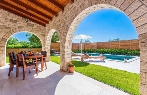 Bicici Maison | Holiday house with a private swimming pool and garden