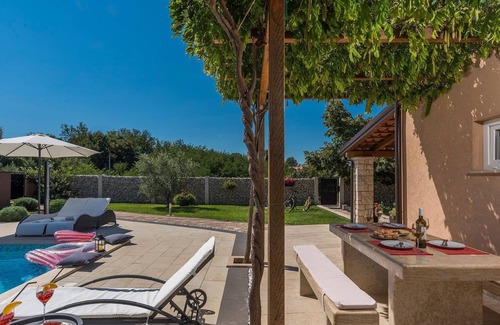 Sveta Nedelja Cabine | Maison de vacances avec piscine privée, jardin clôturé et terrasse couverte avec barbecue