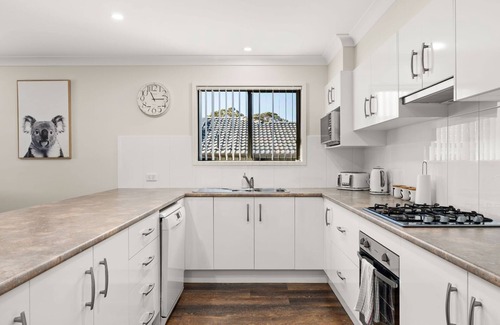 Sussex Inlet Maison | Holiday In The Moos - Four bedroom home of relaxation!