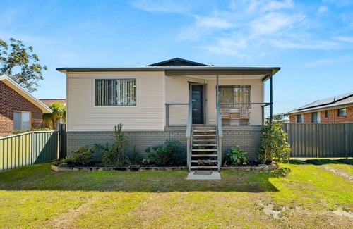 Sussex Inlet Maison | Holiday In The Moos - Four bedroom home of relaxation!